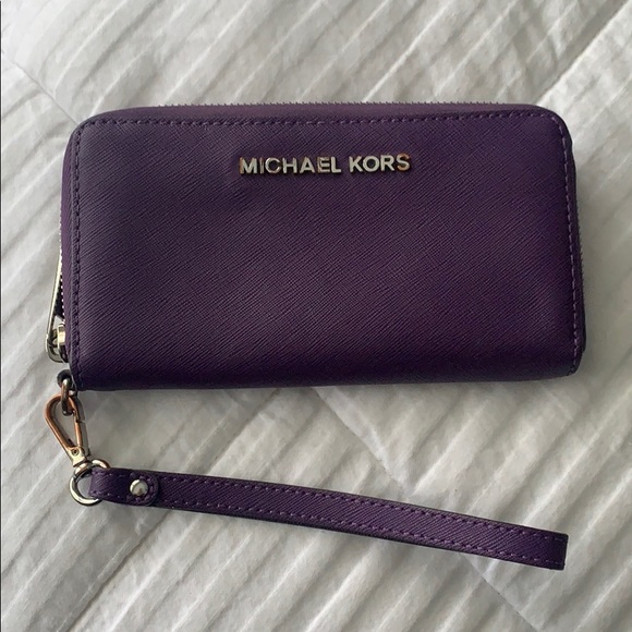 Michael Kors Handbags - Michael Kors Wristlet